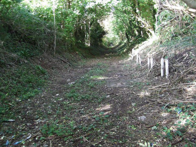 The former A&GR trackbed. Author: Afterbrunel CC BY-SA 3.0