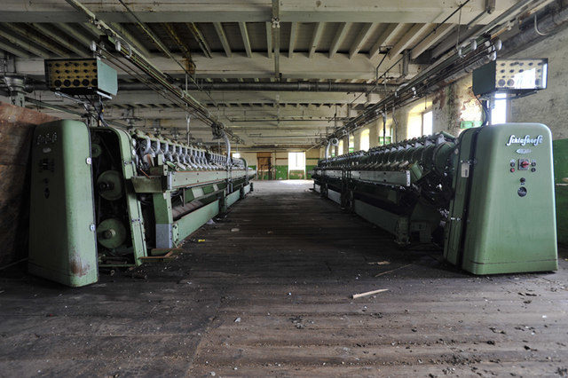 The neglected spinning machine. Author: Noel Jenkins CC BY-SA 2.0