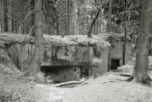 The type-10 Limes program bunker. Author: Dbenzhuser CC BY-SA 3.0