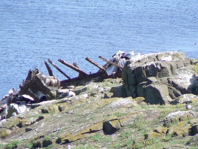 The wreck of the Danish steamship on the island. Author: James Allan CC BY-SA 2.0