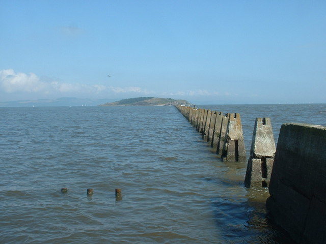 The pylons at high tide with the adjacent causeway submerged – Author: David Medcalf – CC BY-SA 2.0