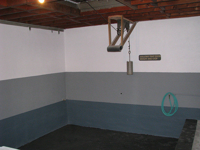 Under the gallows, where prisoners were hanged. Author: Christopher CC BY-SA 2.0