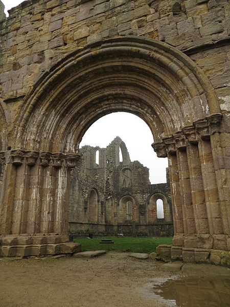 A cloister portal. Author: DrMoschi CC BY-SA 4.0