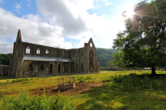 A picturesque scenery of the church. Author: Alexandra226 CC BY-SA 3.0