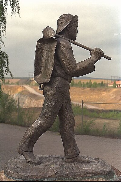 A statue of a miner. Author: Bengt A Lundberg / Riksantikvarieämbetet CC BY 2.5