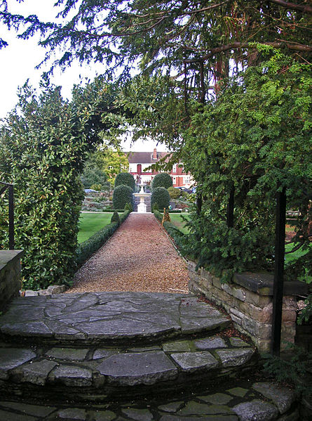 A view of the gardens. Author: Amandajm CC BY-SA 3.0