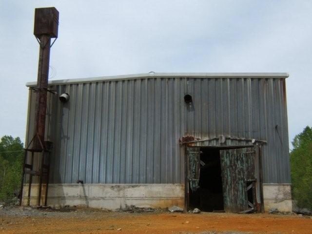 Abandoned building with clear signs of vandalism. Author: Black Tusk CC BY 3.0