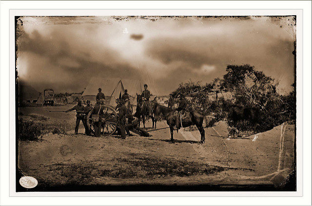 Activity on Morris Island. Author: Snapshots of The Past/ CC BY-SA 2.0