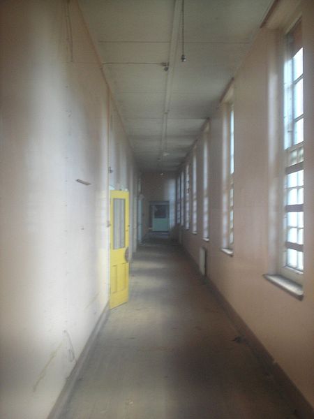 An empty hallway. Author: Vaughan