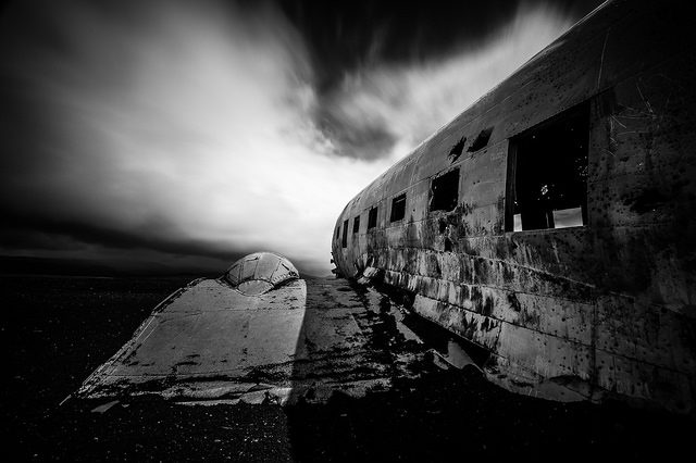 Black and white photo of DC-3. Author: Marco Nürnberger CC BY 2.0