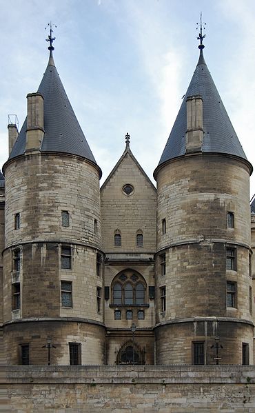Closeup of the Conciergerie/ Author: King of Hearts – CC BY-SA 3.0