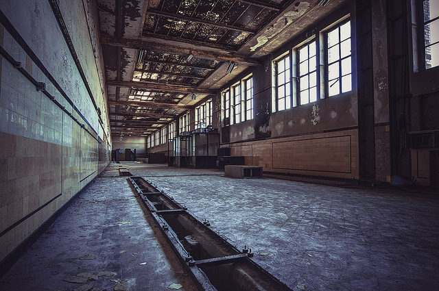 Daylight through the windows. Author: Wouke CC BY-SA 2.0