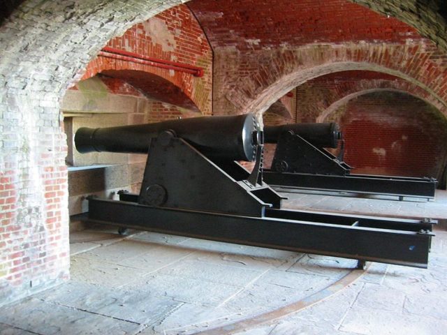 Fort Delaware cannons/ Author: WorldIslandInfo.com – CC BY 2.0