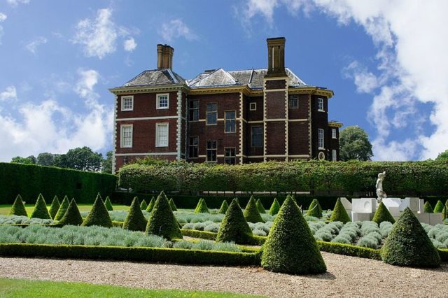 Ham house with its garden. Author: Maxwell Hamilton CC BY 2.0