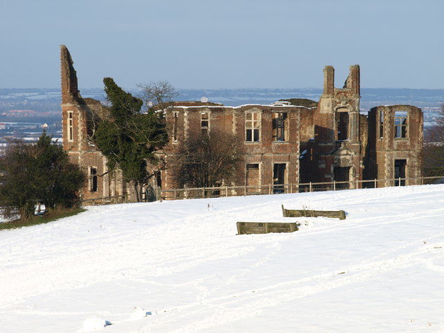 The ruins in snow Author: Dennis simpson – CC BY-SA 2.0