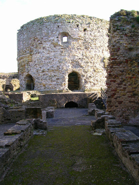 Inner Tower, Camber Castle / This was the original tower built by Sir Edward Guildford in 1514 – Author: Simon Carey – CC BY-SA 2.0
