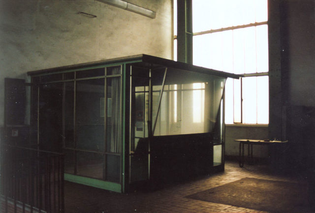 Inside one of the buildings photo from 1992. Author: Andreas Praefcke CC BY 3.0