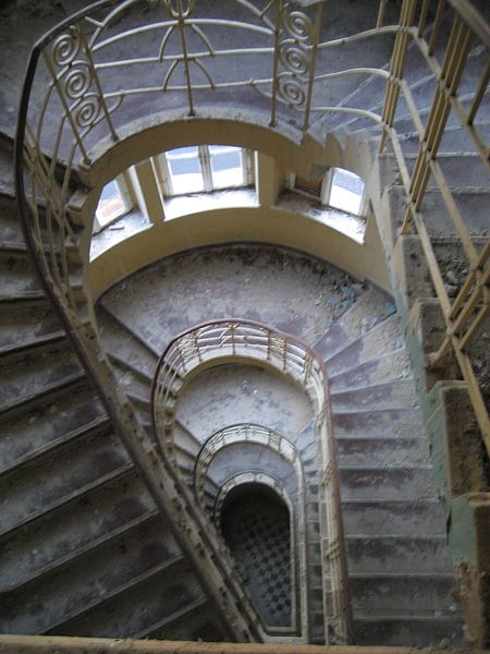 Inside one of the buildings. Author: Gabor Fischer