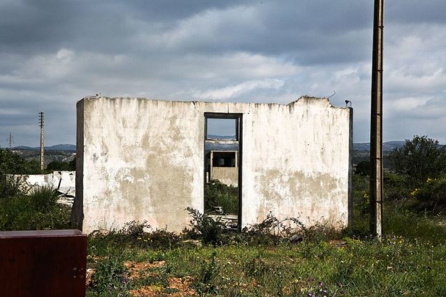 Alternate view of the camp’s ruins. Author: Meria Geoian CC BY-SA 4.0