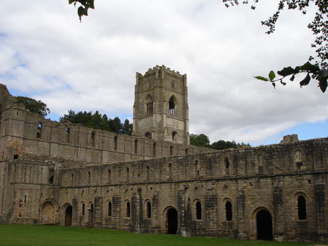Part of the exterior of the abbey; alternative view. Author: LordHarris on English Wikipedia Public Domain