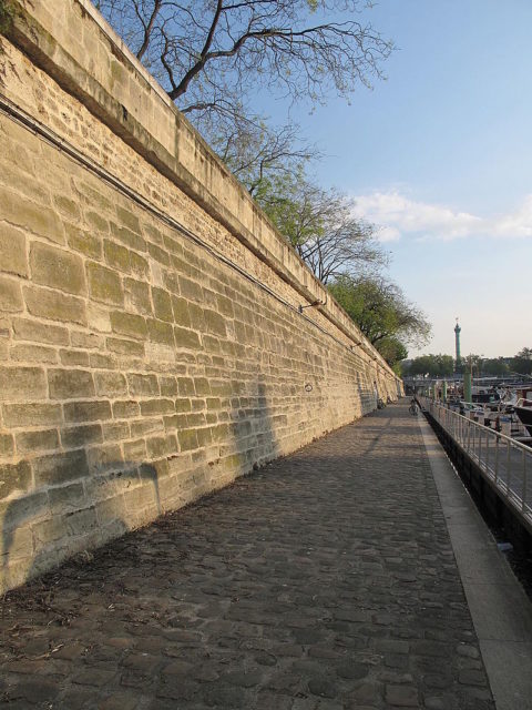 Remains of the wall and ditches of the Bastille. Author: Tangopaso Public Domain