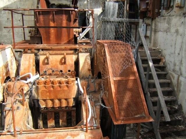 Some of the machinery. Author: Black Tusk CC BY 3.0