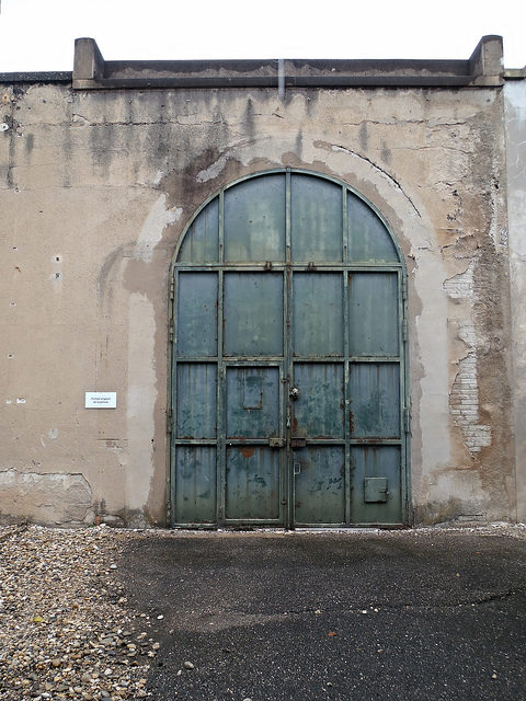 The door that was used by the Gestapo. Author: Jeanne Menjoulet CC BY 2.0