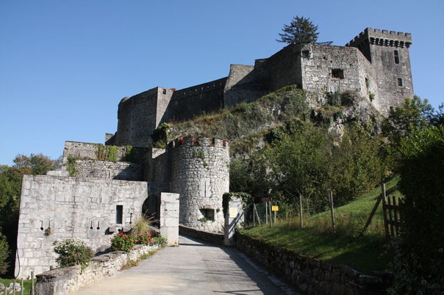 The entrance to the fortress. Author: Otourly CC BY-SA 3.0