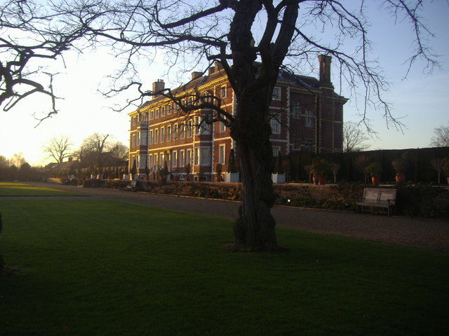 The house during sunset. Author: David Howard CC BY-SA 2.0