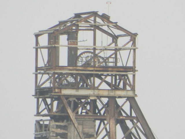 The main headframe closeup. Author: CambridgeBayWeather CC BY-SA 4.0