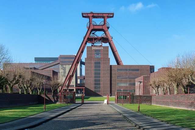 The winding tower of shaft 12. Author: Avda CC BY-SA 3.0