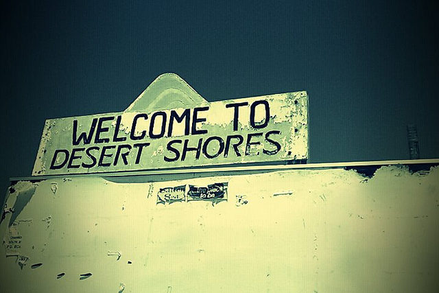 Abandoned Desert Shores resort – Author: shastared – CC BY 2.0