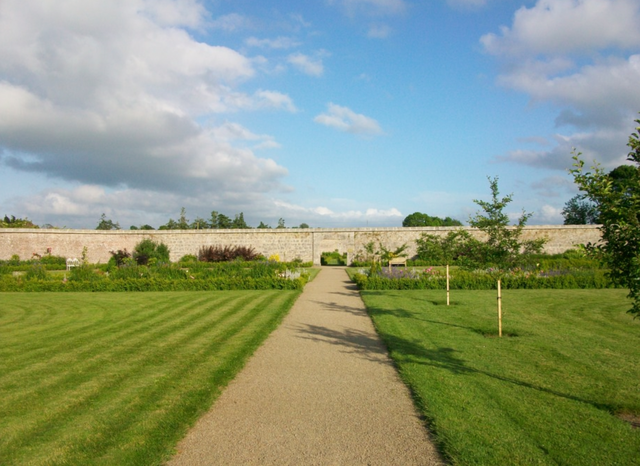 The Walled Gardens/ Author: Irlandahijo – CC BY-SA 3.0