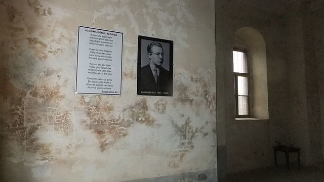 Sabahattin Ali’s poem Aldırma Gönül (Never Mind Heart), written 1933 in the prison portrays prison life.  Author: Basak – CC BY-SA 4.0