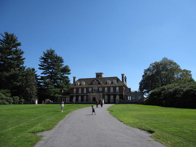 A walk towards the house/ Author: Gryffindor CC BY-SA 3.0