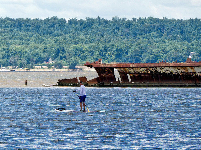 Board surfing alongside abandoned ship/ Author: F Delventhal CC BY 2.0