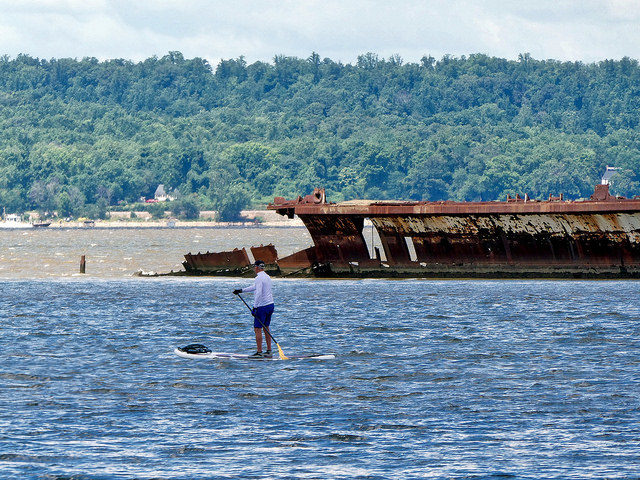 Board surfing alongside abandoned ship/ Author: F Delventhal CC BY 2.0