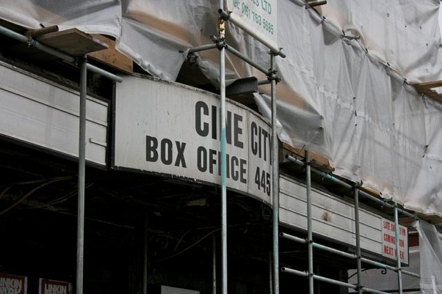 Close-up of the Cine City sign/ Author: Mike Peel CC BY-SA 4.0