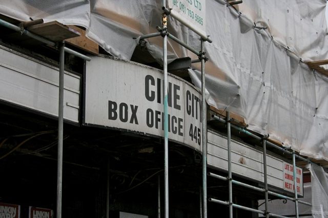 Close-up of the Cine City sign/ Author: Mike Peel CC BY-SA 4.0