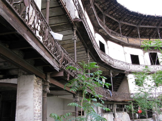 Detail of the stands and the cover of the Beti-Jai Frontón – Author: Igor González Martín – CC BY-SA 2.0