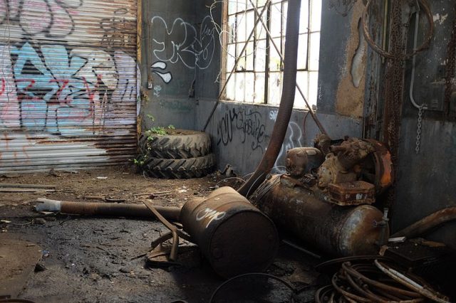 In one of the buildings located inside the fort/ Author: Ethan Wolff CC BY 2.0