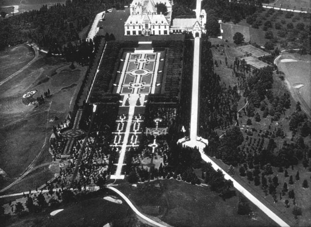 Kahn Estate aerial view. Author: Unknown – Library of Congress, American Memory Public Domain