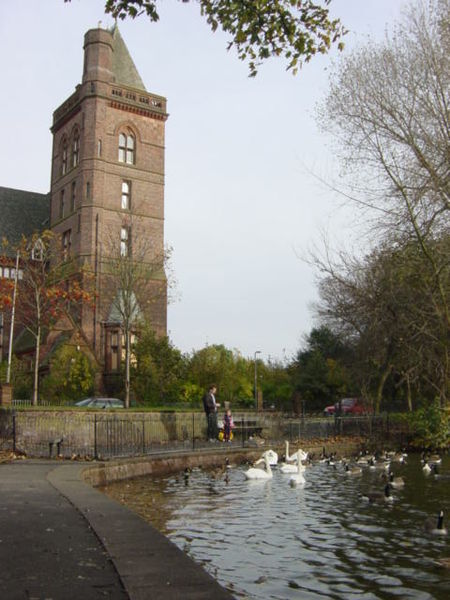 Newsham Park and the hospital in the background/ Author: Sue Adair CC BY-SA 2.0