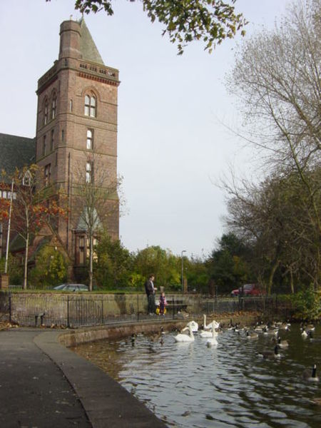 Newsham Park and the hospital in the background/ Author: Sue Adair CC BY-SA 2.0