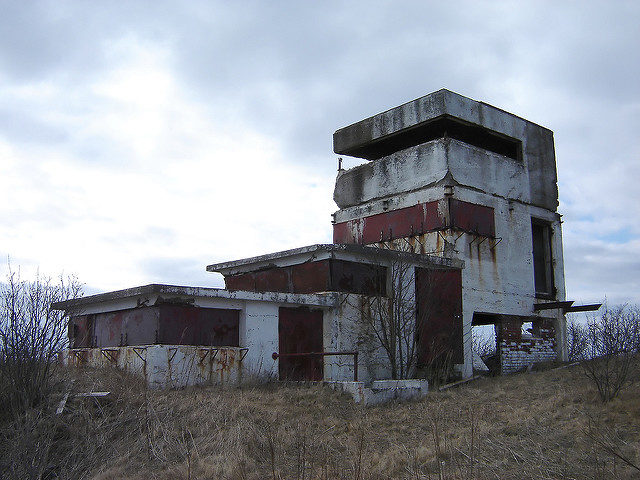 One of the structures on the island/ Author: Ian Mackenzie CC BY 2.0