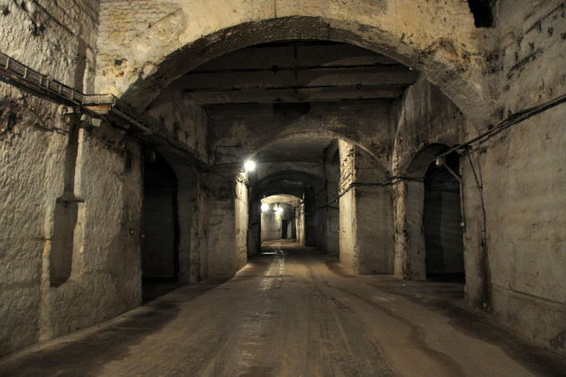 Part of a wide corridor/ Author: VinceB – CC BY-SA 3.0