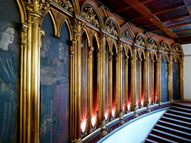 Part of the grand staircase. Author: Kleon3 – CC BY-SA 4.0
