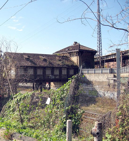 The entry to Concrete Plant Park. Author: Jim.henderson Public Domain