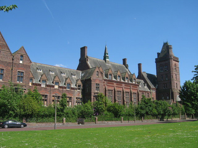 The ex-orphanage/ Author: Sue Adair CC BY-SA 2.0