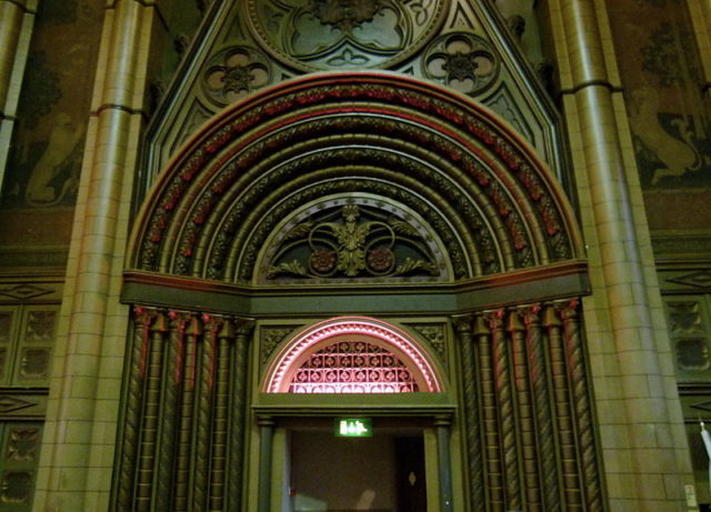 The interior of former Granada. Author: Kleon3 – CC BY-SA 4.0